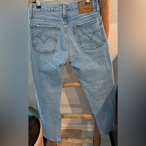 Women’s Premium Wedgie Straight Levi’s. Color - Tango Fray. Size 24. - Picture 2 of 7